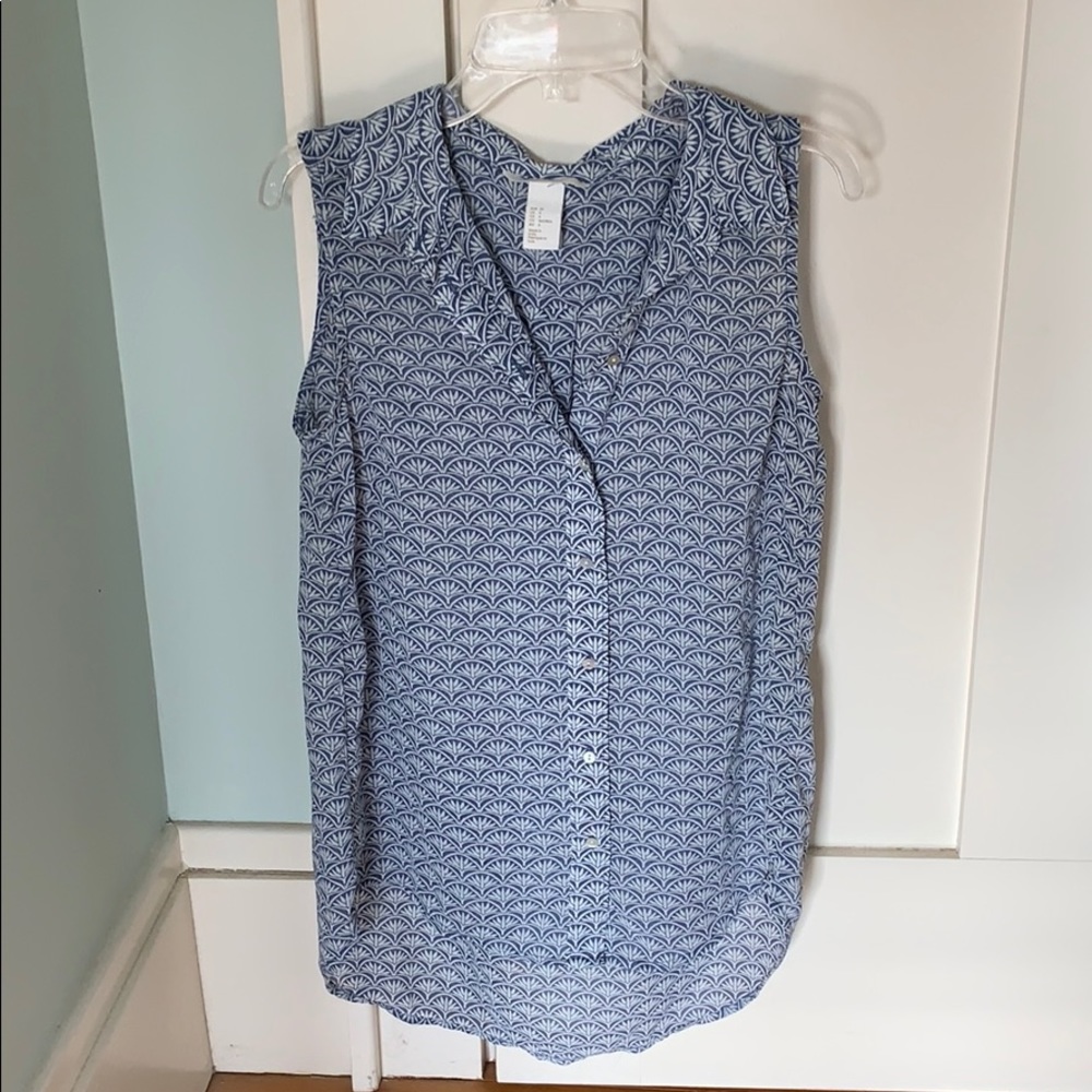 Sleeveless collard shirt